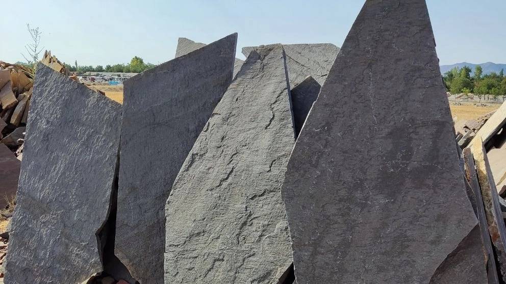 فروش سنگ لاشه مشکی میگون